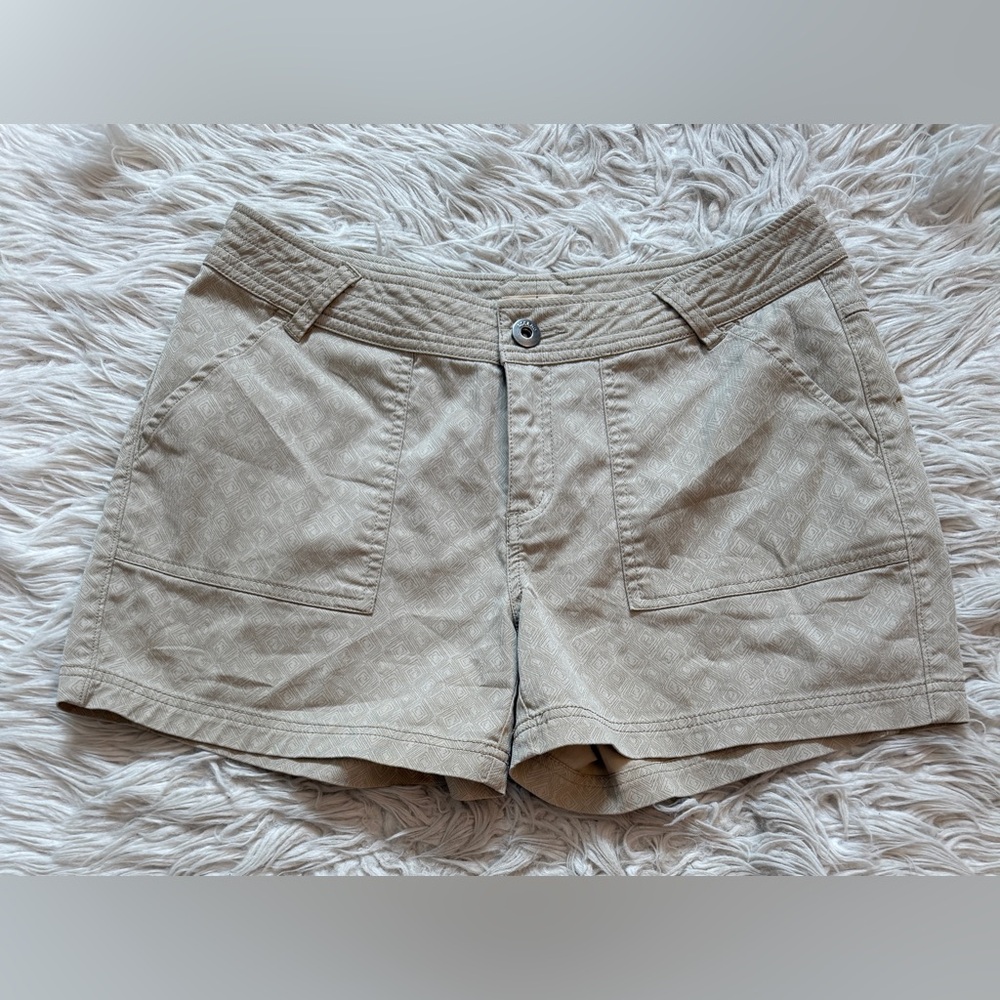 Ascend Women's Tan Cargo Shorts